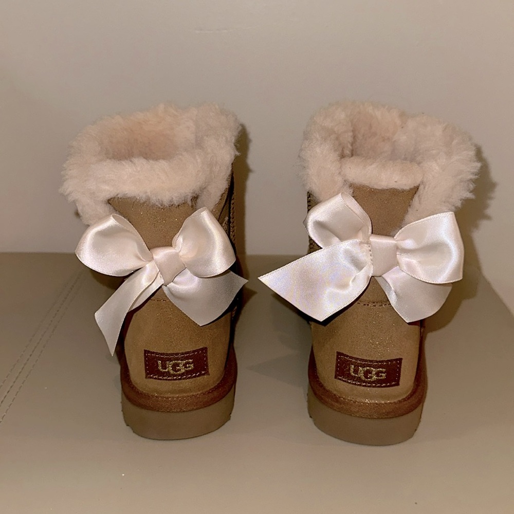 UGGS